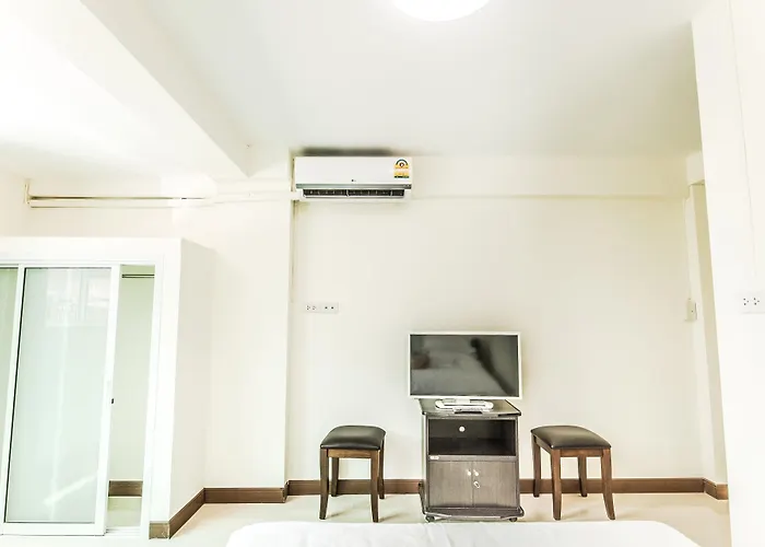 Don Muang Hotel 3*